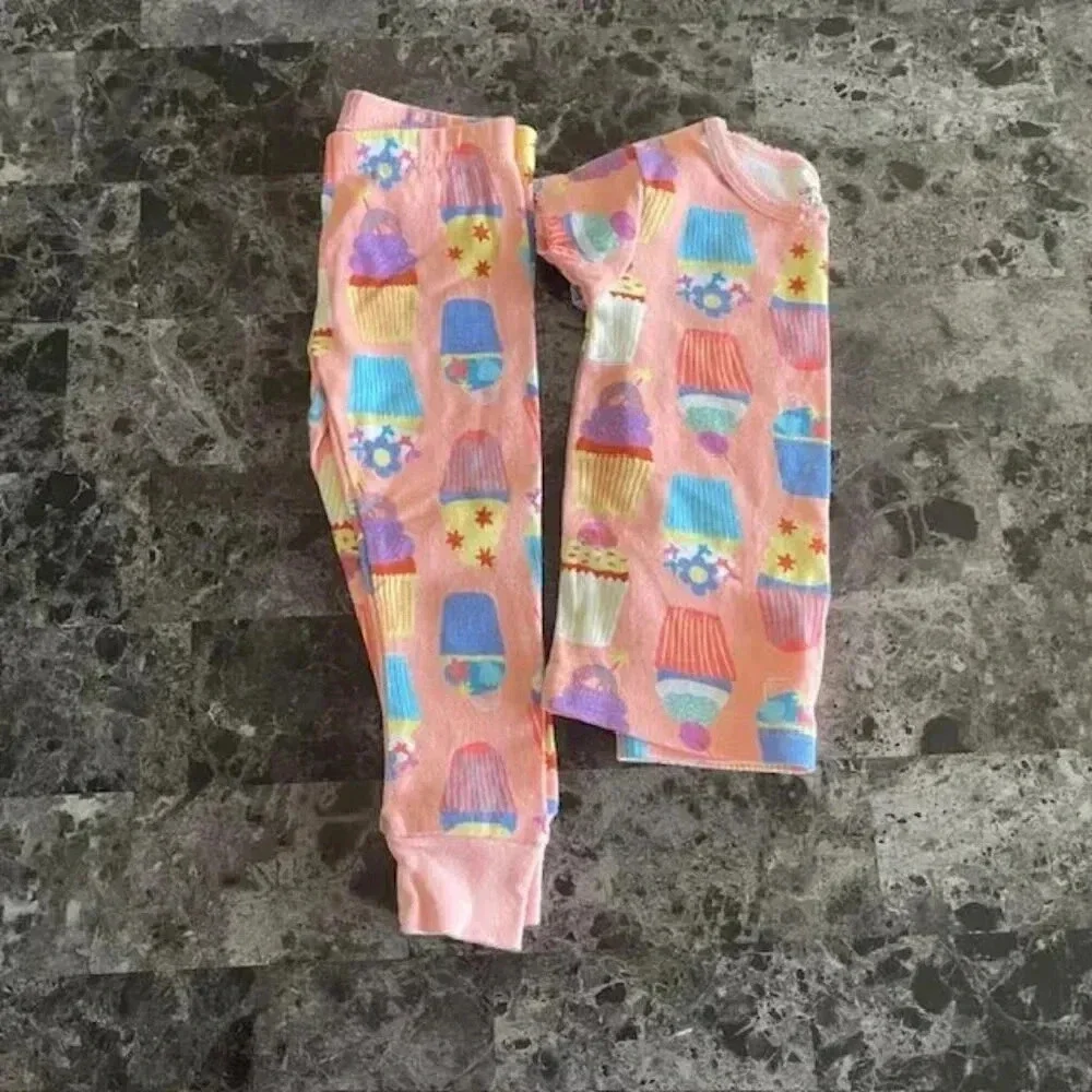 Carter's Toddler Girl Pajama Set (Size 12M) Pink with cupcake prints